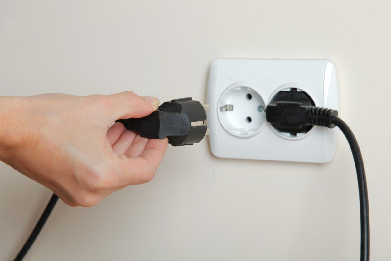 Pistiku eemaldamine seinakontaktist